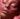 femme avec peinture et pigment rose sur le visage